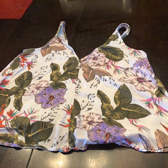Women’s Floral Tank - Picture 3 of 3